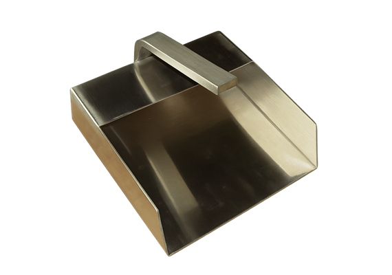 Pelle huile en aluminium avec poignée intérieure et rebord collecteur